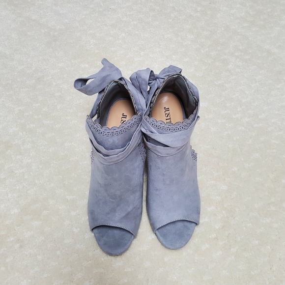 JustFab Gray Sandals - Picture 4 of 6